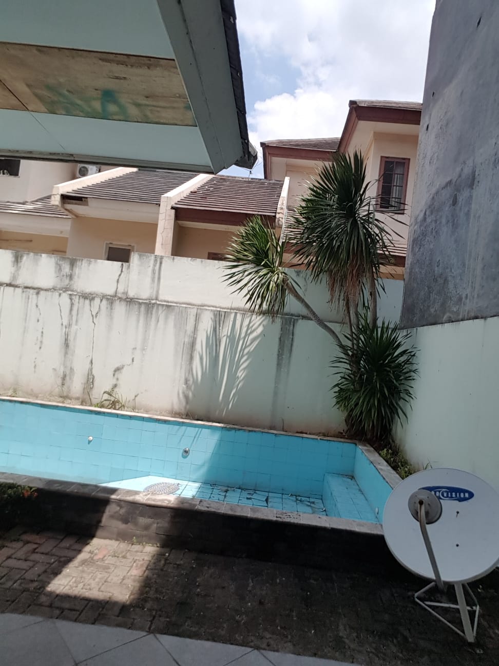 Rumah Dijual Semi Furnished di Cluster Bahama Deltamas